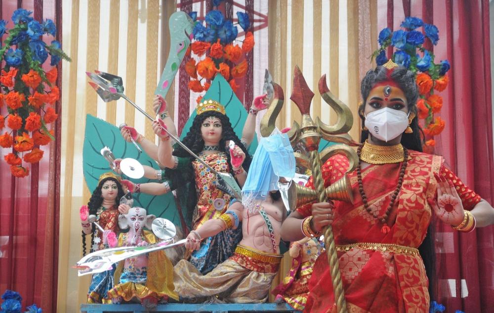 The Weekend Leader - Muted Durga Puja celebrations in Delhi under Covid shaddow